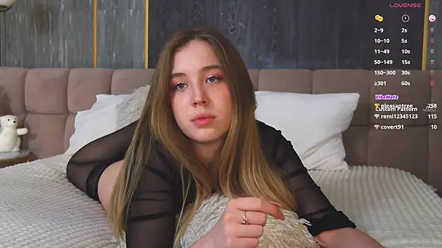 LoraineLuff online show from 01.10.25