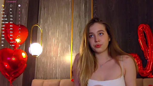 LoraineLuff online show from 02.21.25