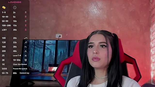 Charlotte greys online show from 02.17.25