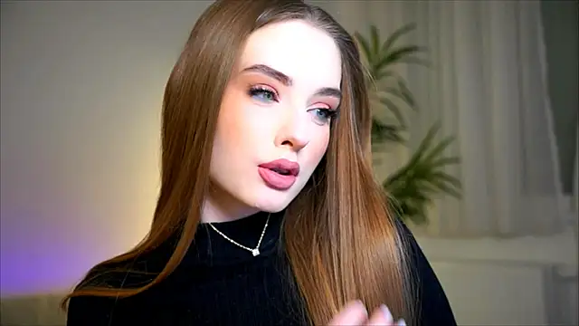 petitegonwiild online show from 10.12.25