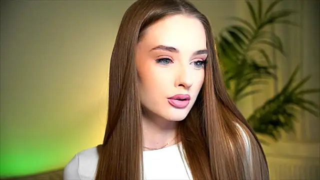 petitegonwiild online show from 10.26.25