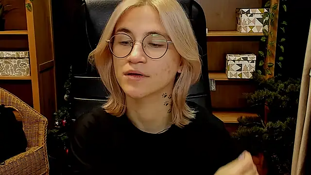 Moon13152 online show from 12.12.24