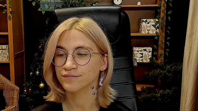 Moon13152 online show from 12.12.24