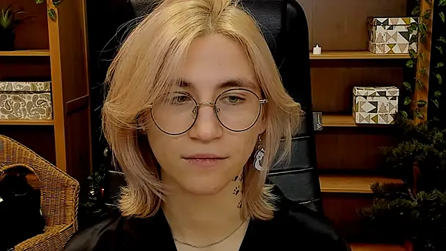 Moon13152 online show from 12.13.24