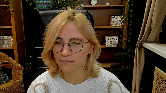 Moon13152 online show from 12.21.24