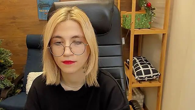 Moon13152 online show from 12.25.24