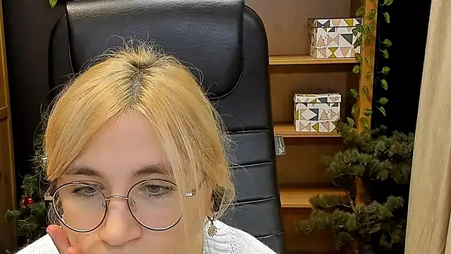 Moon13152 online show from 12.26.24