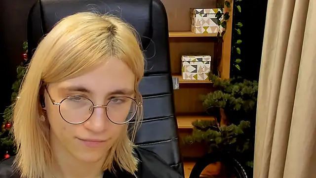 Moon13152 online show from 12.27.24