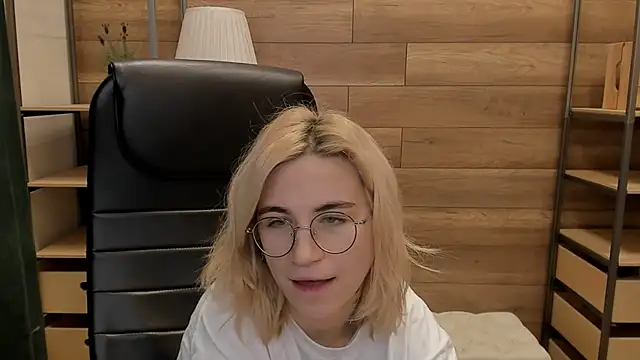 Moon13152 online show from 01.03.25