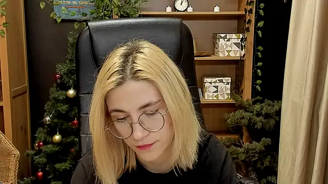 Moon13152 online show from 01.19.25