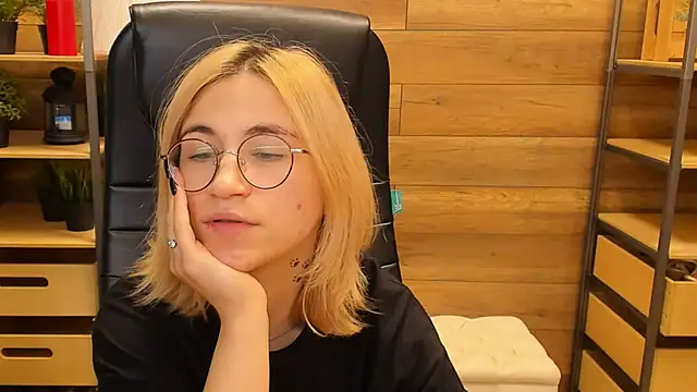 Moon13152 online show from 01.22.25