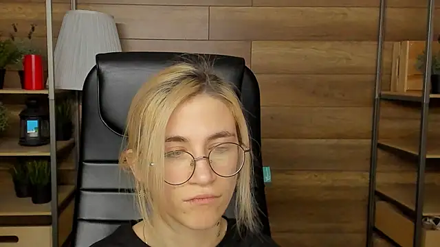 Moon13152 online show from 01.23.25