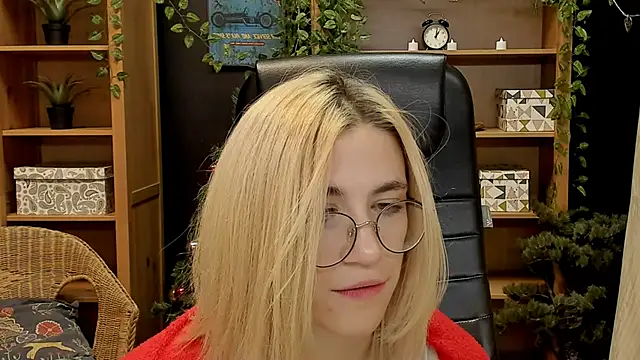 Moon13152 online show from 01.26.25