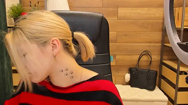 Moon13152 online show from 01.27.25