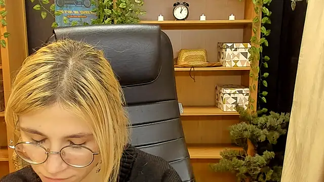 Moon13152 online show from 02.02.25