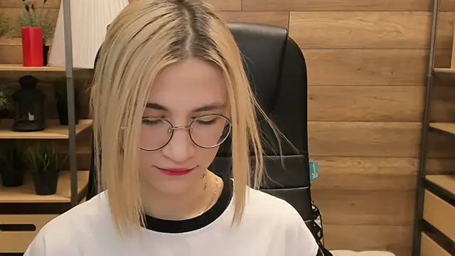 Moon13152 online show from 02.03.25