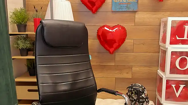 Moon13152 online show from 02.18.25