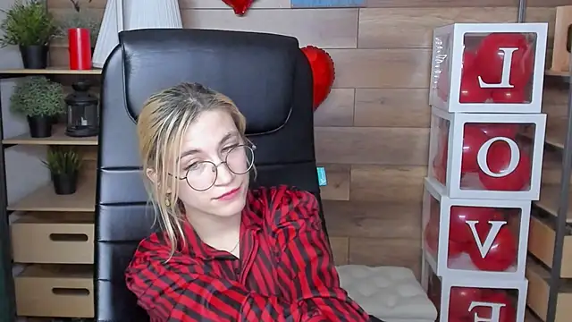 Moon13152 online show from 02.18.25