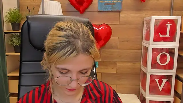 Moon13152 online show from 02.19.25