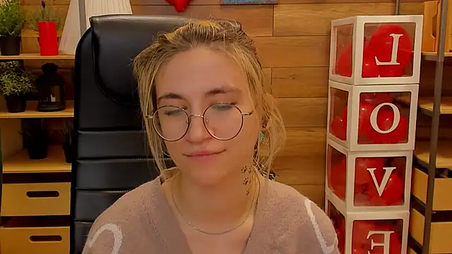 Moon13152 online show from 02.24.25