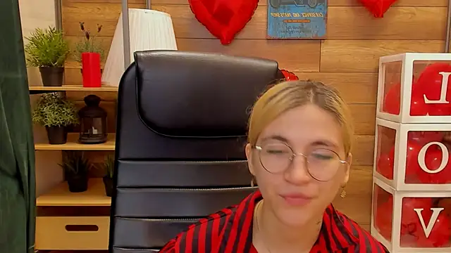 Moon13152 online show from 02.25.25