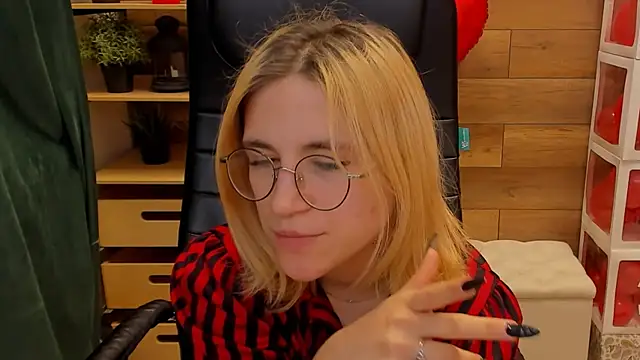 Moon13152 online show from 02.25.25