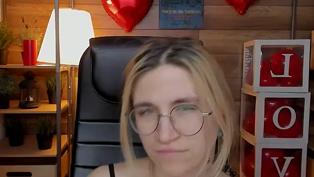 Moon13152 online show from 02.28.25