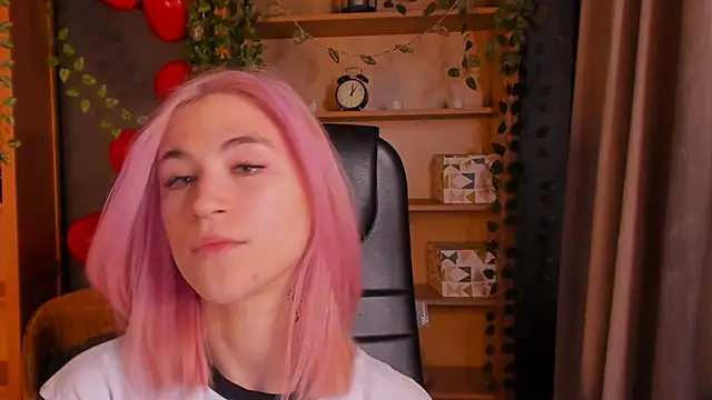 Moon13152 online show from 03.18.25