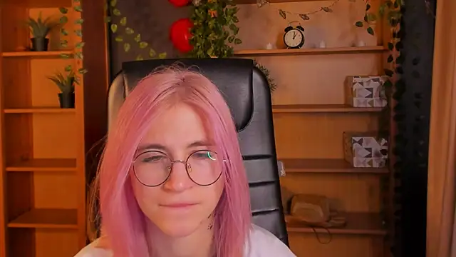 Moon13152 online show from 03.19.25