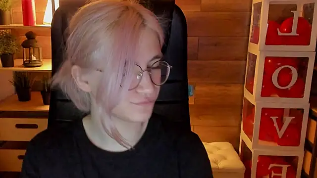 Moon13152 online show from 03.19.25