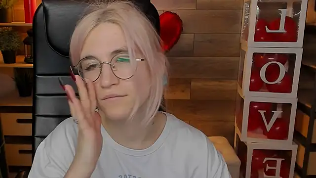 Moon13152 online show from 03.21.25