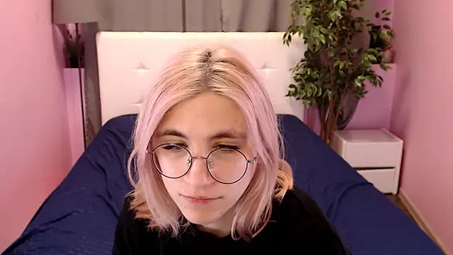 Moon13152 online show from 03.22.25