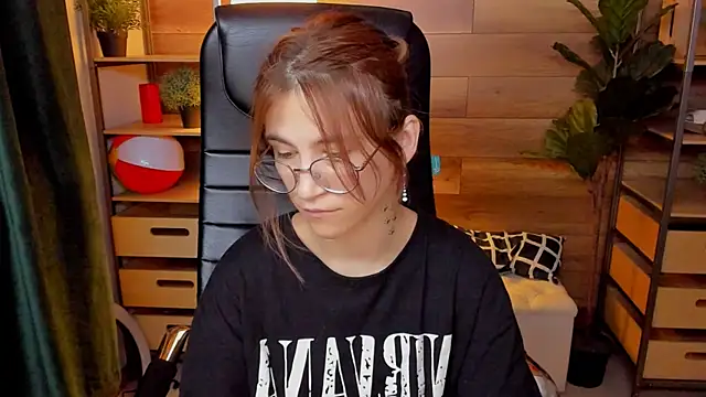 Moon13152 online show from 09.18.25