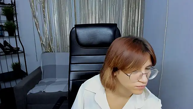 Moon13152 online show from 10.28.25