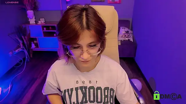 Moon13152 online show from 11.16.25