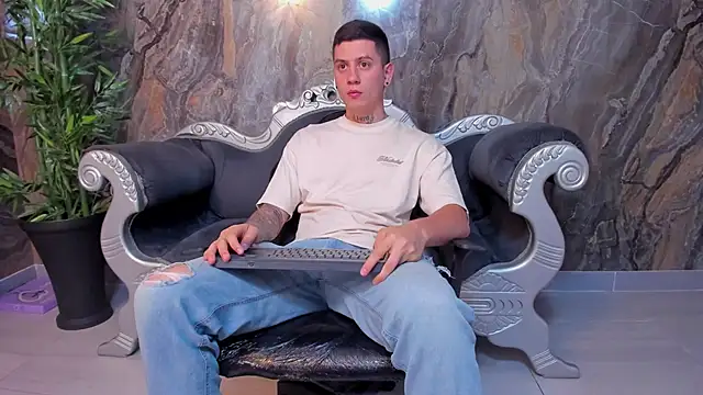 Yeiko Romero  online show from 02.06.25