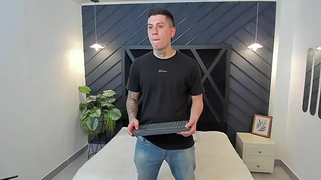 Yeiko Romero  online show from 02.12.25