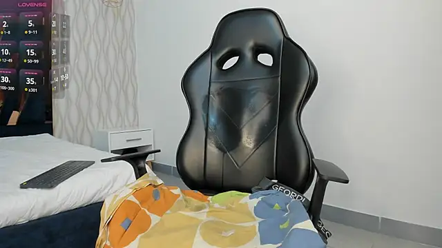 Yeiko Romero  online show from 02.18.25