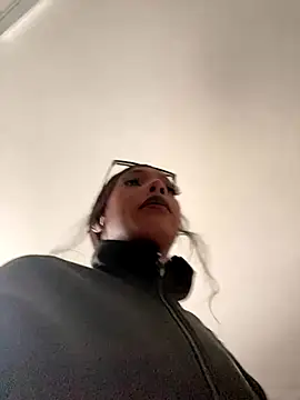 TIFFANYYSTAR online show from 10.18.25