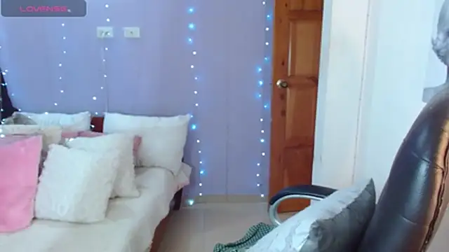 Snapshot of Paulina_627 chatting on 11.22.25 Paulina 627 online show from 11.22.25