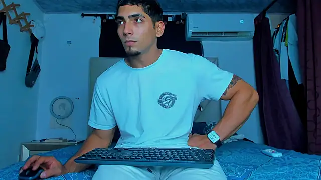 Snapshot of Rich_boy01 chatting on 01.20.25 Rich boy01 online show from 01.20.25