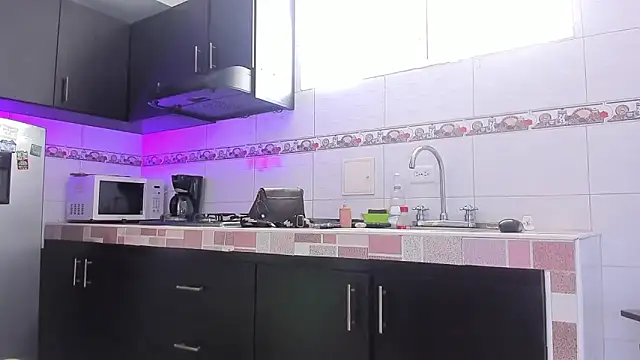 Emma-evans online show from 11.20.25