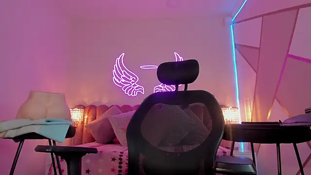  scarletmoore online show from 03.20.25