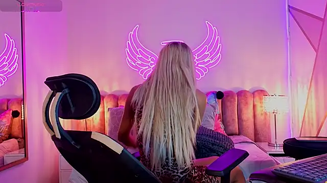  scarletmoore online show from 09.13.25