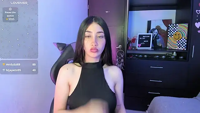 Snapshot of Emilytafur chatting on 01.11.25 Emilytafur online show from 01.11.25