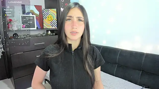 Snapshot of Emilytafur chatting on 02.14.25 Emilytafur online show from 02.14.25