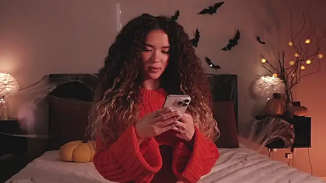 Snapshot of Denise_Garciia chatting on 10.29.25 Denise Garciia online show from 10.29.25