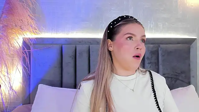 Snapshot of GaiaBaker chatting on 10.20.25 GaiaBaker online show from 10.20.25