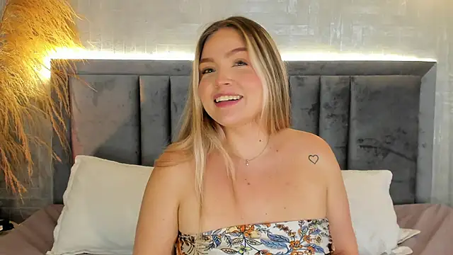 Snapshot of GaiaBaker chatting on 10.21.25 GaiaBaker online show from 10.21.25