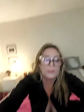 lolavalecuatro online show from 04.22.26